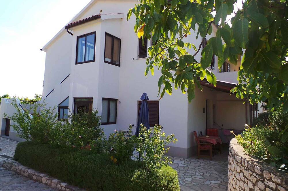 Ganze Wohnung, Ferienwohnung mit Ausblick zum Meer in Raša, Ostküste Istrien