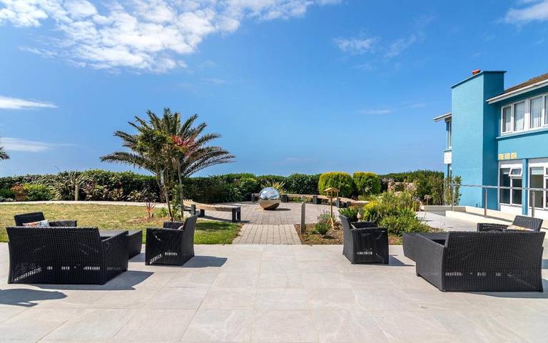 Hotel para 2 personas, con terraza además de piscina y jardín - 1