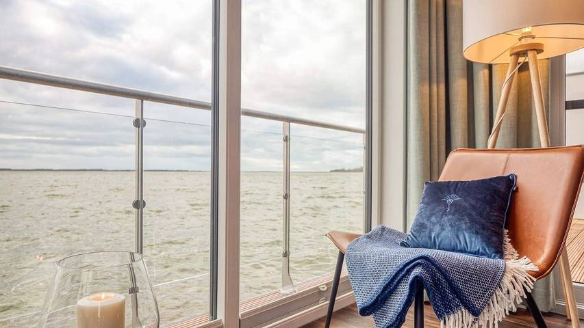 Boot für 6 Personen, mit Seeblick und Terrasse in Ribnitz-Damgarten