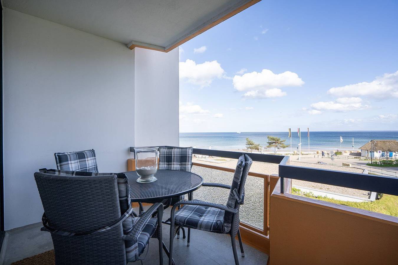 Ganze Wohnung, Ferienwohnung Berliner Hof App. 306 – Seeblick mit Balkon direkt am Strand von Scharbeutz in Themenstrände Scharbeutz, Ostholstein