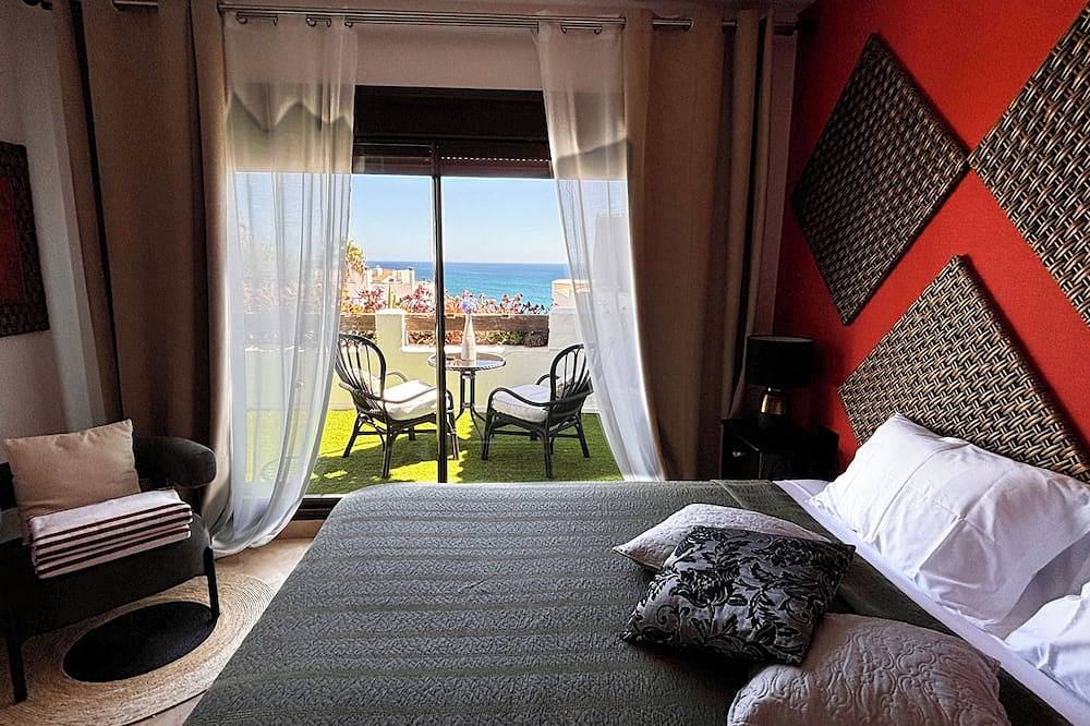 La Hacienda Golf - Alcaidesa. 4 story House, 350m from the Sea, in Playa de La Alcaidesa, San Roque