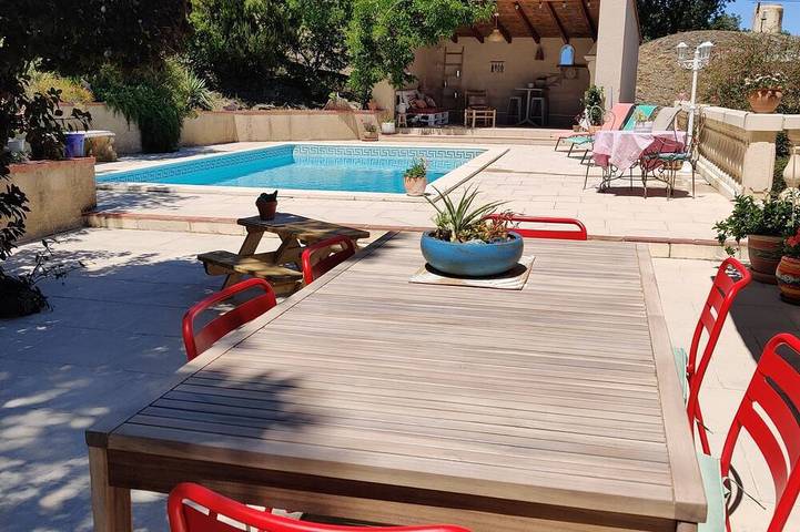 Location de vacances pour 2 personnes, avec balcon ainsi que jardin et piscine, animaux acceptés à Tordères