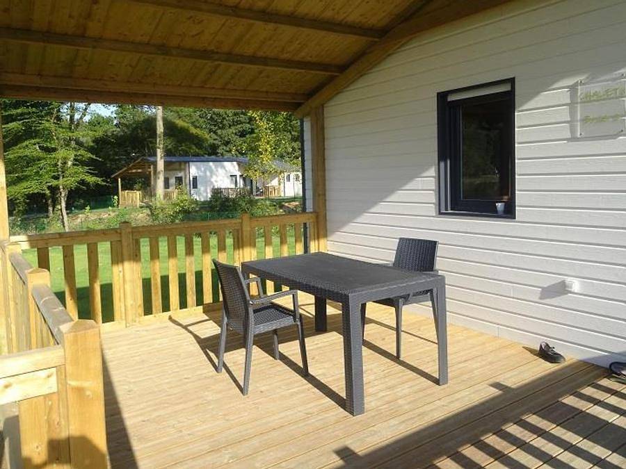 Camping Le Val de Landrouet - Chalet 2 personnes - 2 personnes in Merdrignac, Région de Dinan