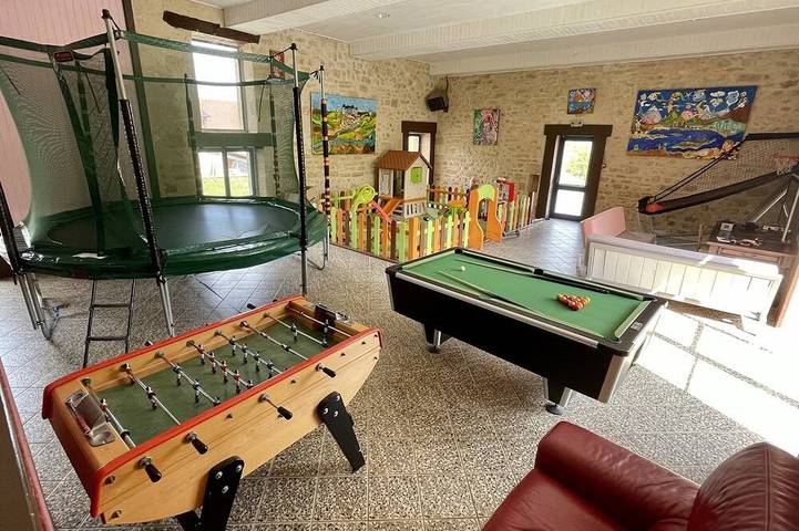 Location de vacances pour 4 personnes, avec jacuzzi ainsi que jardin et piscine à Hautefort - 4