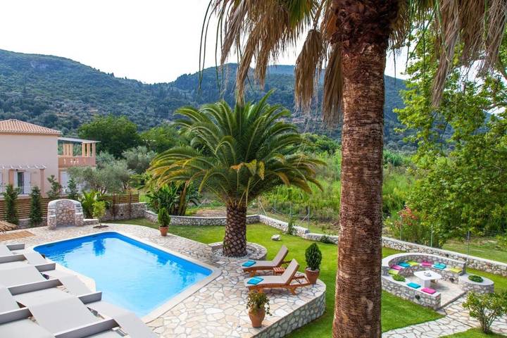 Villa für 12 Personen, mit Balkon und Terrasse sowie Garten und Pool