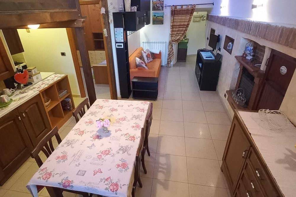 Apartamento entero, Residence in the Roman village in Mentana, Provincia de Roma