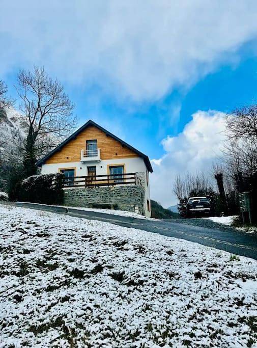 Chalet pour 8 personnes, avec vue ainsi que jardin et terrasse