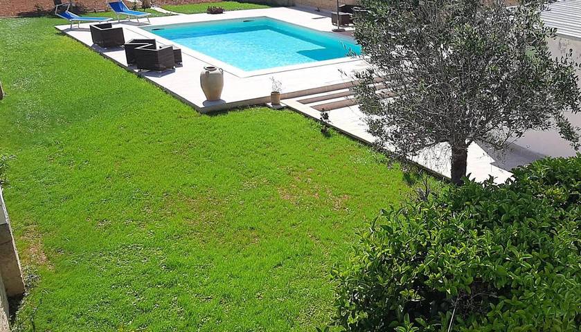 Location de vacances pour 5 personnes, avec Balcon et Terrasse ainsi que Jardin et Piscine à Specchia