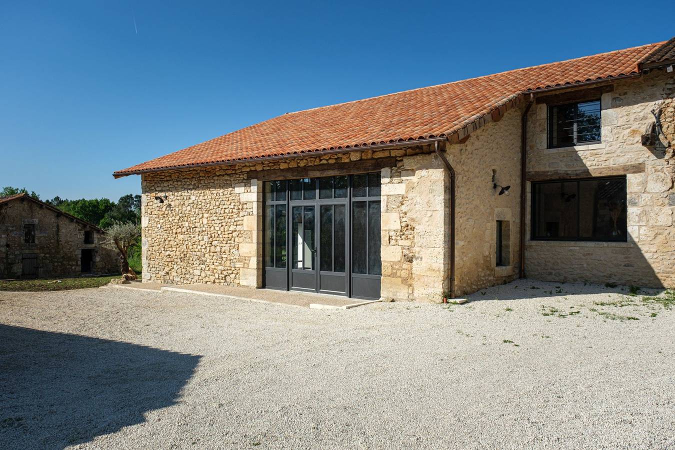 Gîte Dordogne climatisé, piscine privée, calme et nature in La Chapelle-Faucher, Périgord Vert