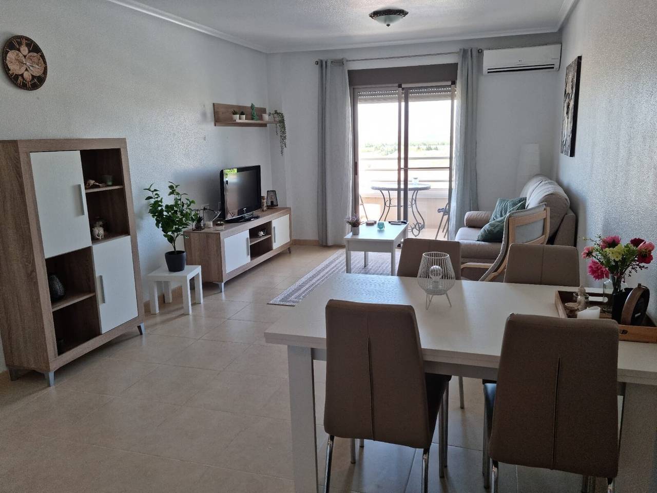 Appartement entier, Appartement 'Carpediem in Spanje' avec vue sur le lac, piscine partagée et Wi-Fi in San Miguel de Salinas, Costa Blanca