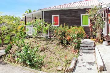 Location de vacances pour 4 personnes, avec terrasse dans Plage de Petite Anse