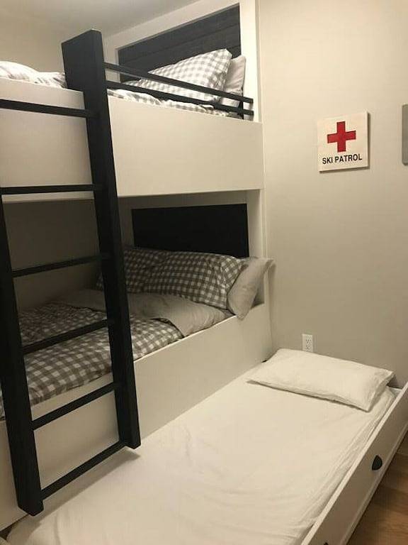 Ganze Wohnung, Brandneue Luxus 3 Schlafzimmer, 2 Bäder Eigentumswohnung - Innenstadt von Canmore in Canmore, Banff-Nationalpark