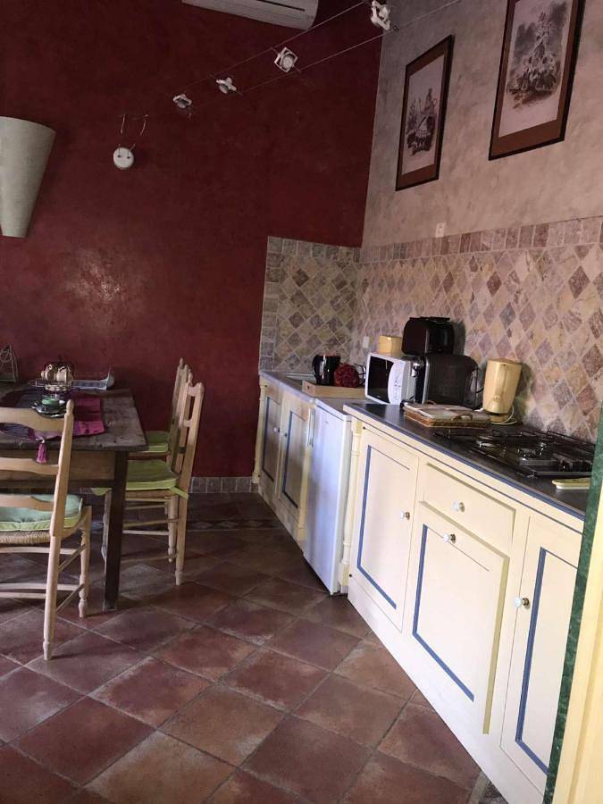 Double Room in Barbentane, Région d'Arles