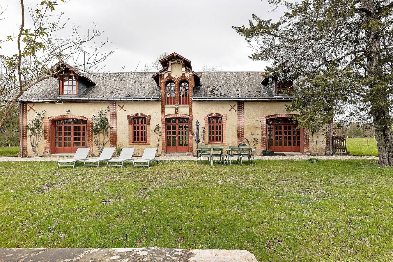 Les Ecuries – Domaine de la Trigalière mit Gemeinschaftspool in Ambillou, Tours und Umgebung