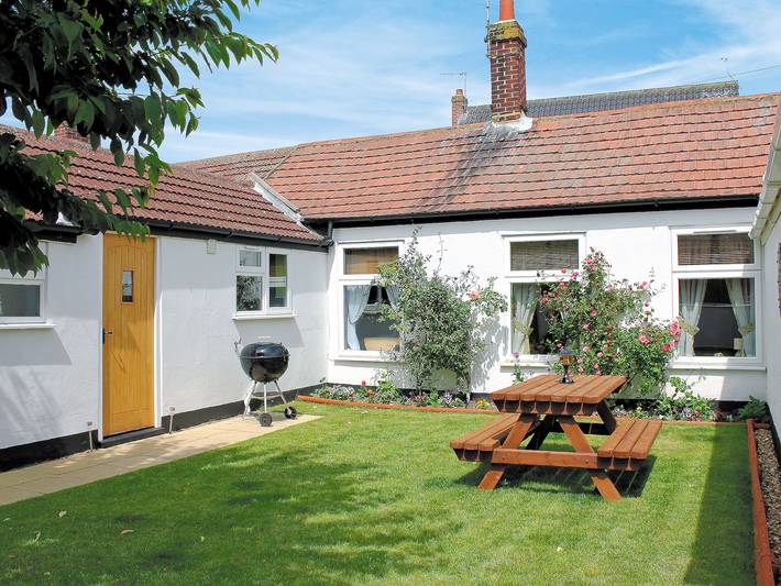 Cottage for 2 people, with garden, with pets in Winterton-on-Sea