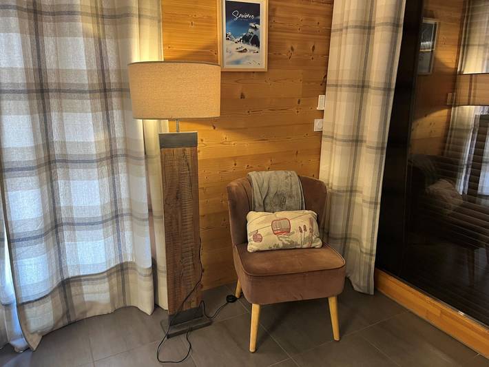 Apartamento entero, Apartamento luminoso T3 para 4-6 personas con WIFI y parking en Samoëns in Samoëns, Region Bonneville