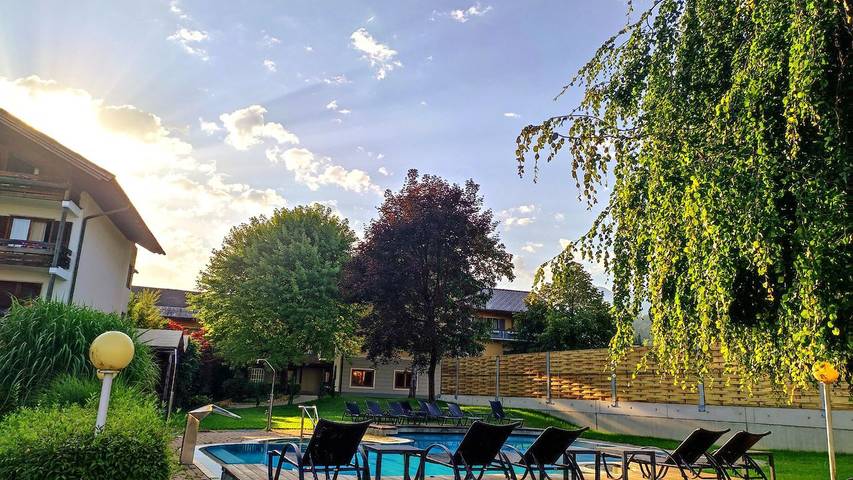 Ferienwohnung für 4 Personen, mit Sauna und Balkon sowie Garten und Pool - 1