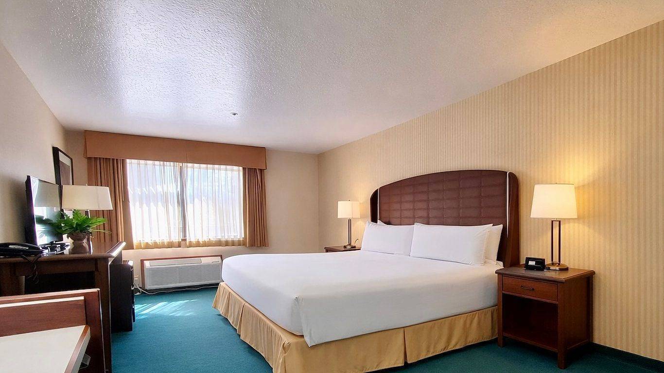 Rogue Regency Inn Medford Airport in Medford, Oregon