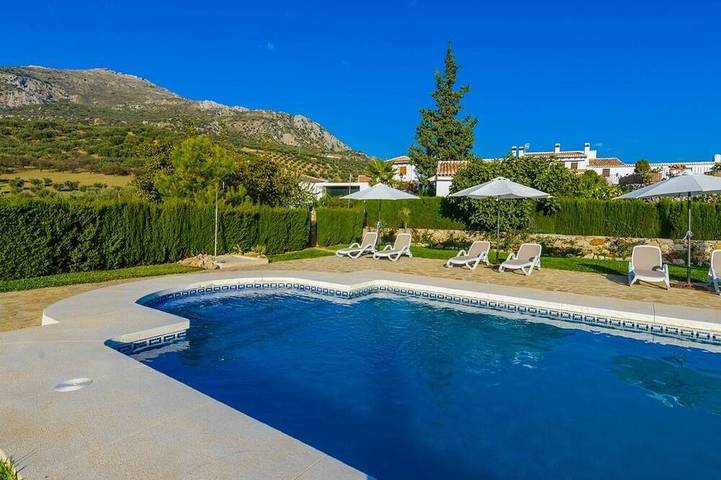 Chalet para 2 personas, con piscina y jardín - 1