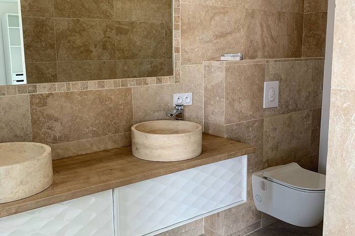 Beautiful new housse with splendid view and big pool. in Cotignac, Brignoles region