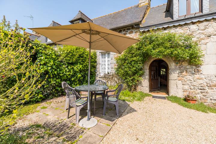 Gîte pour 4 personnes, avec jardin, adapté aux familles à Pommerit-le-Vicomte
