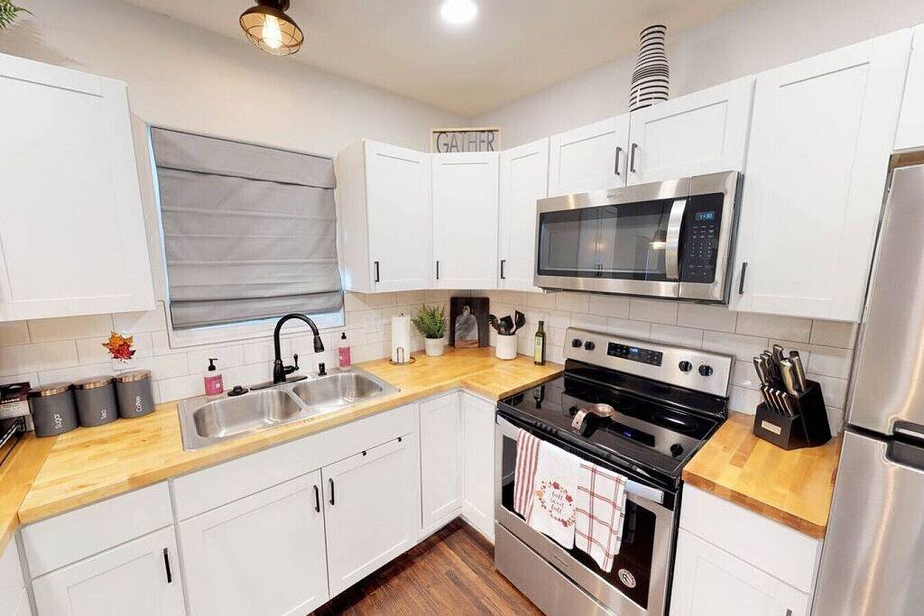 Delano Delight - Neu renoviert - Für bis zu 8 Personen in Wichita, Kansas