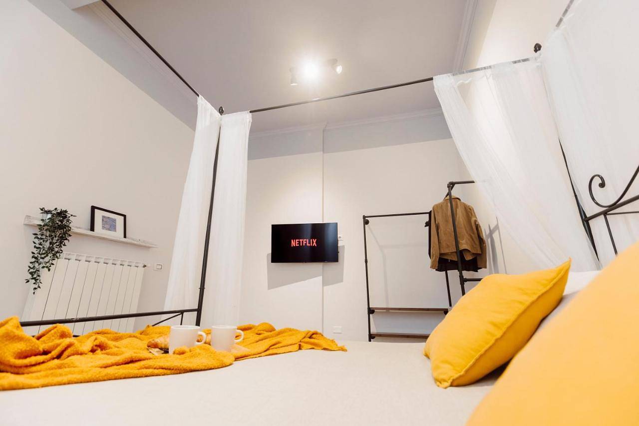 Appartamento intero, Three-Bedroom Apartment in Ostia, Roma