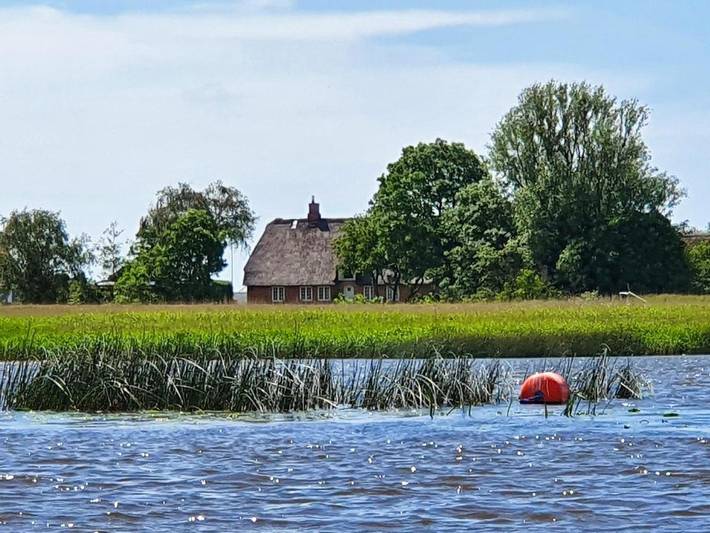 Ferienhaus für 8 Personen, mit Garten und Sauna sowie Seeblick und Ausblick, mit Haustier