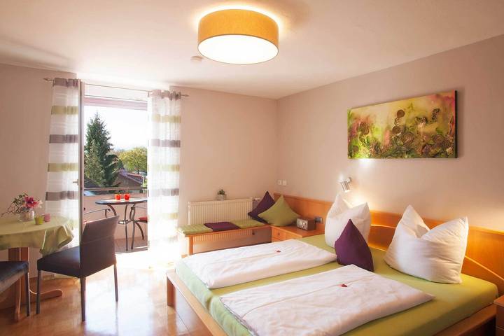 Ferienwohnung für 2 Personen, mit Seeblick und Balkon in Wasserburg (Bodensee)