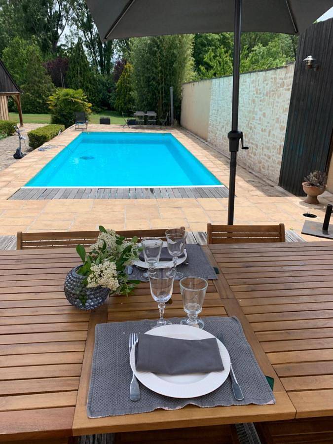 Gîte pour 13 personnes, avec terrasse ainsi que jardin et piscine à Arnage - 3
