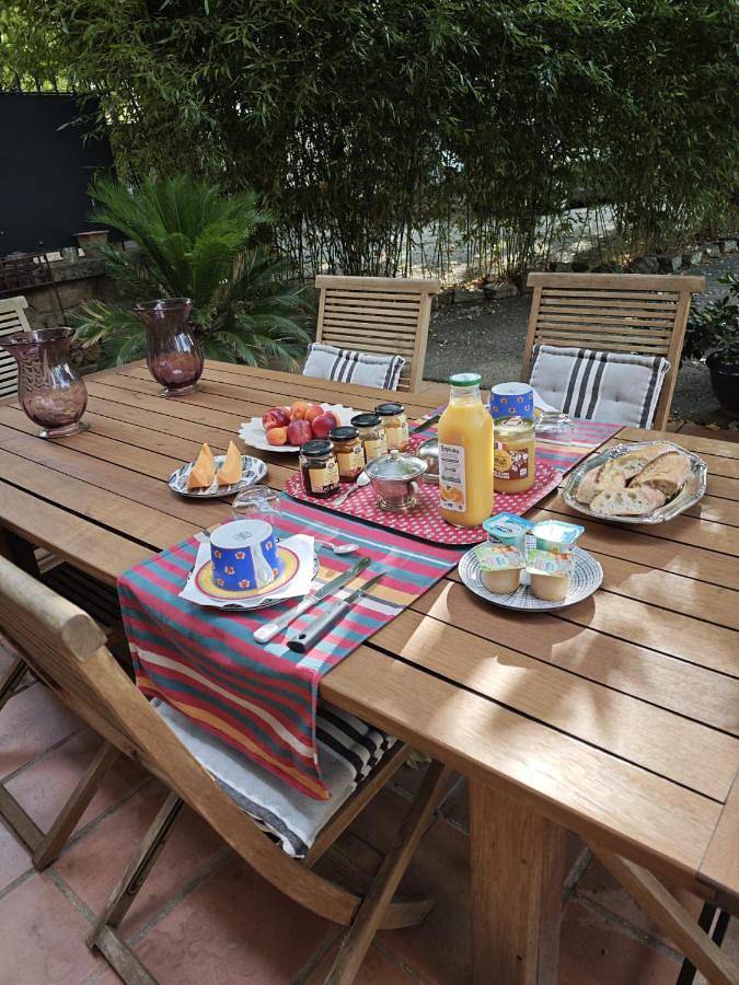 Chambre d’hôte pour 2 personnes, avec Terrasse et Jardin ainsi que Piscine et Vue à Carpentras