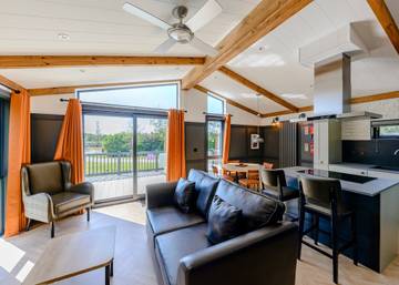Chalet for 4 People in Eaton and Alsop, Midlands, Photo 2
