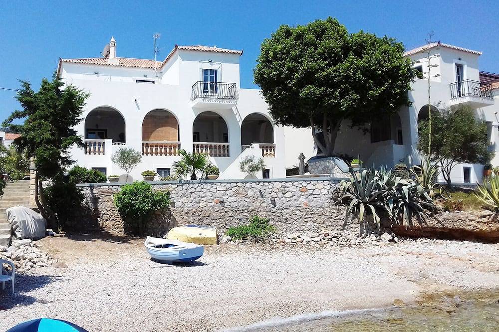 Beachfront Spetses spectacular fully equipped traditional Villa families/groups in Spetses City, Spetses