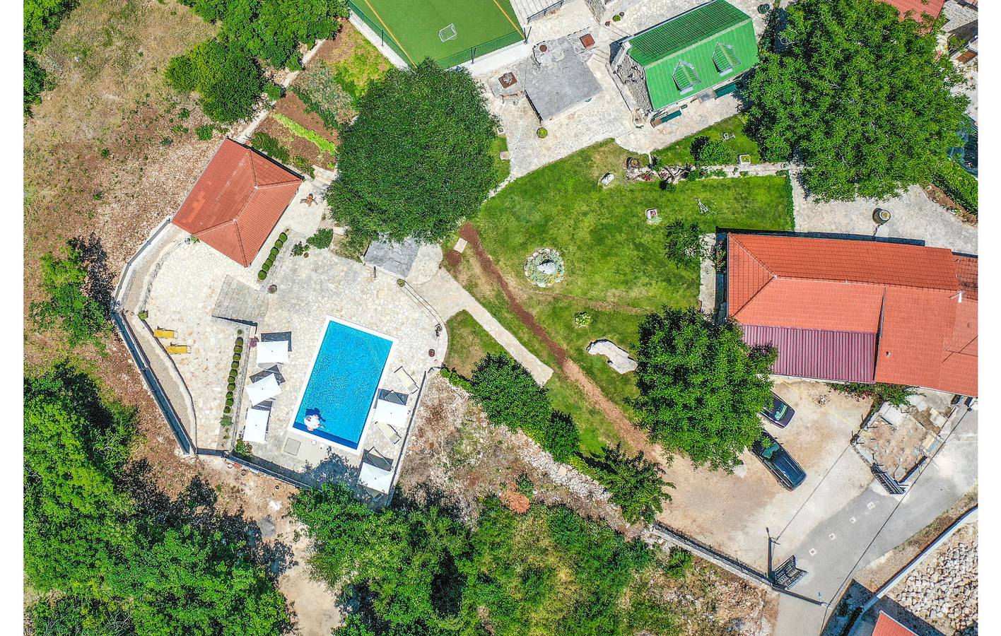 Geräumige 2-Zimmer-Wohnung mit Pool und Terrasse, WLAN, Parkplatz in Imotski, Makarska Riviera