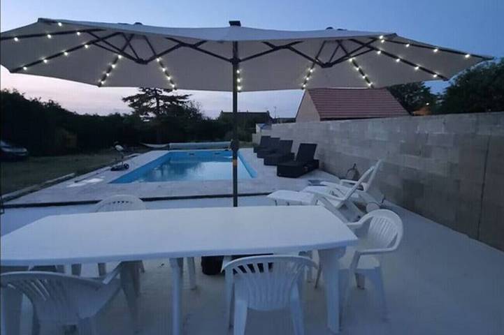 Gîte pour 9 personnes, avec terrasse et jardin dans Saint-Georges-sur-Arnon
