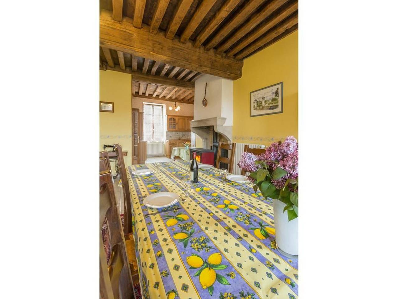 Acogedora casa de pueblo, se admiten mascotas, aparcamiento seguro in Montceau-et-Écharnant, Beaune region