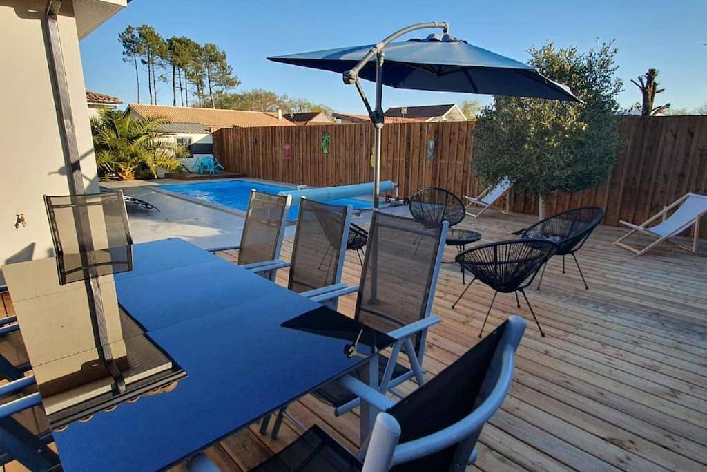 Four-Bedroom Holiday Home in Le Teich, Région d'Arcachon