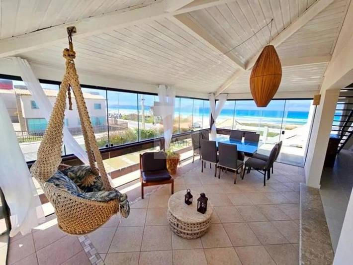 Casas e apartamentos de temporada para 9 pessoas, com balcão e vista na Região dos Lagos