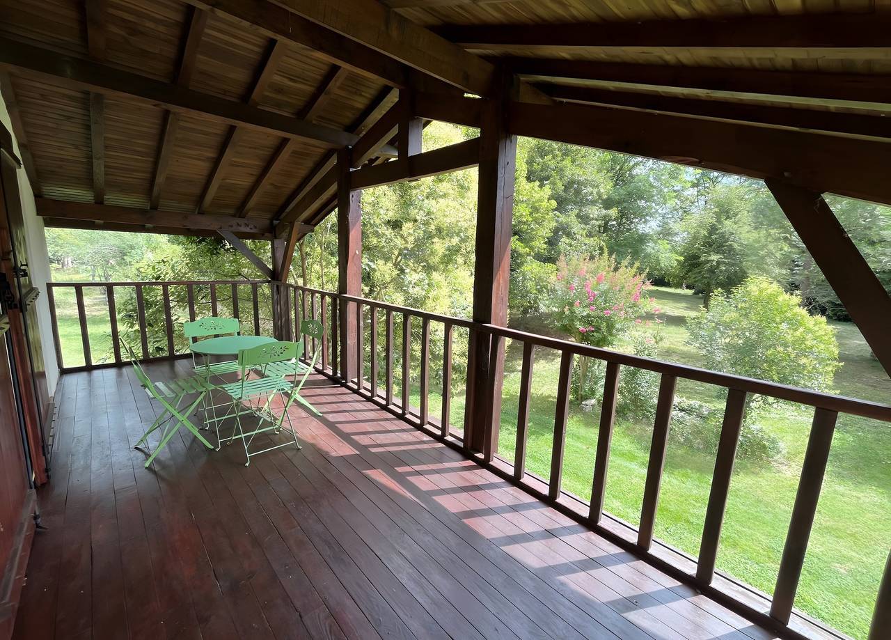 Gîte Les Buis Fleuris : terrasse privée, jardin partagé et Wi-Fi à Sainte-Maure de Peyriac in Sainte-Maure-de-Peyriac, Région de Nérac