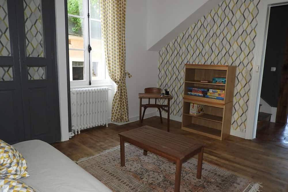 Encantador Gîte con Jardín Privado, Cerca de Tiendas y con Wifi Gratis in Écommoy, Sarthe