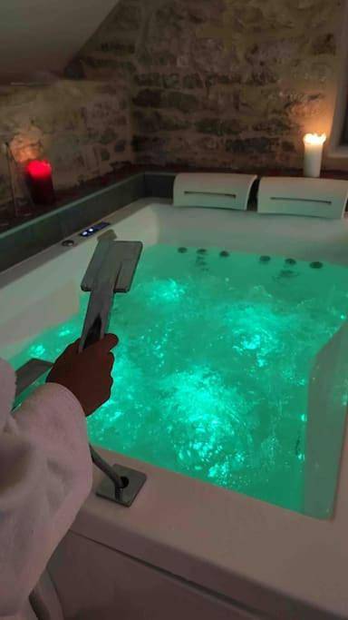 Gîte pour 2 personnes, avec jardin ainsi que jacuzzi et terrasse à Talant - 4