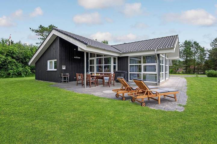 Ferienhaus für 10 Personen, mit Sauna und Garten in Jegum