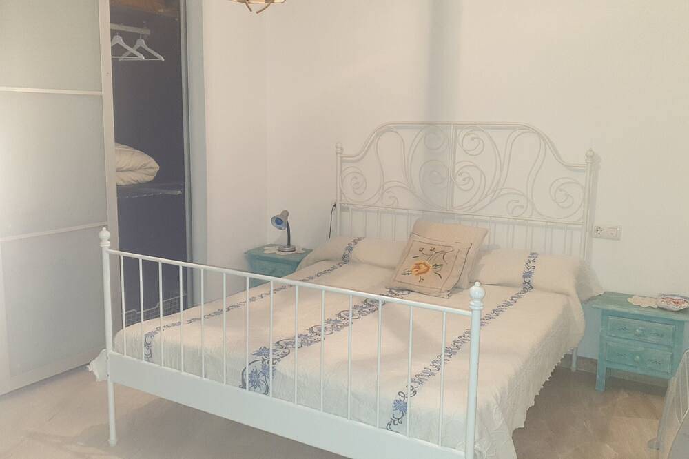 Great House In Guadix Historical Center. Ideal For Families. Pets Are Accepted. in Guadix, Geoparque de Granada