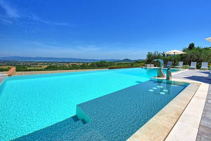Villa con piscina per 15 persone, con Balcone e Piscina in Umbria