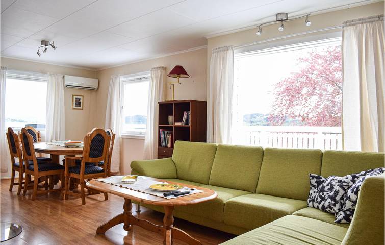 Ferienhaus für 9 Personen mit Terrasse in Lindås