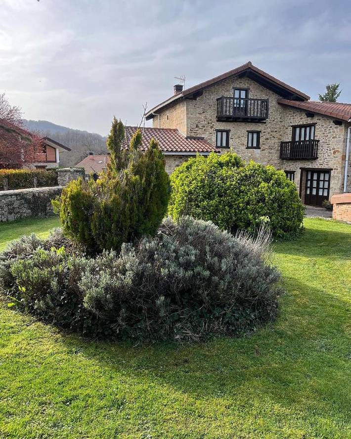 Casa rural para 8 personas, con vistas y jardín en Zuia