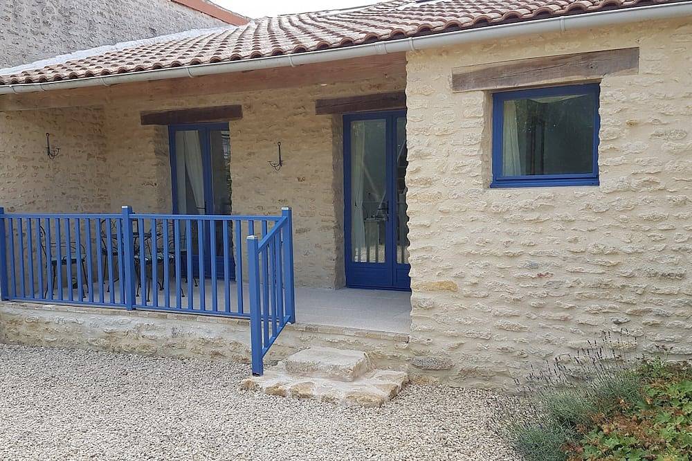 La Petite Maison Bleue - Nouveau Gite avec piscine chauffée in Oiron, Deux-Sèvres