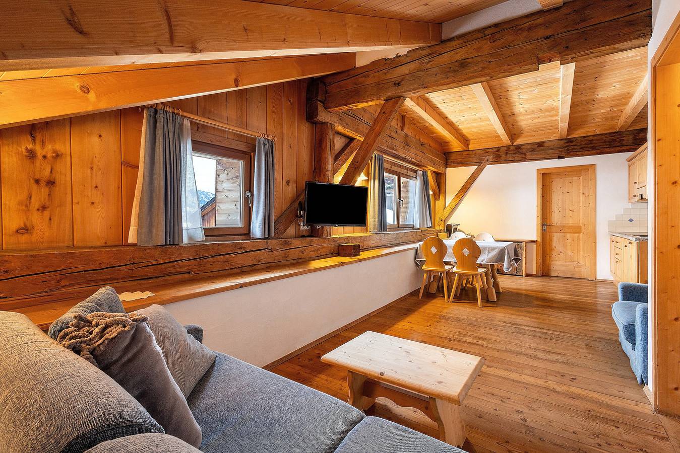 Appartamento intero, Appartamento 'Plazores Dai Nüsc' con vista montagna, terrazza in comune e Wi-Fi in San Vigilio di Marebbe, Marebbe