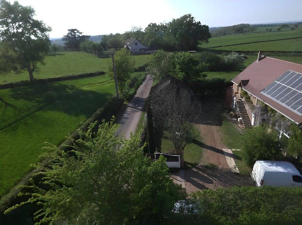 Chambres d'hôtes du Charbonnet - La Chambre Glycine in Anzy-le-Duc, Charolles region