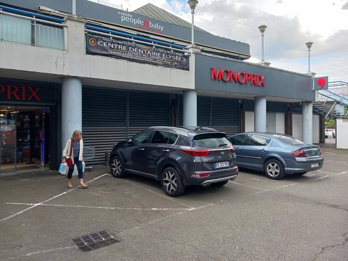 Gîte pour 2 personnes, avec terrasse ainsi que piscine et vue à La Celle-Saint-Cloud - 2
